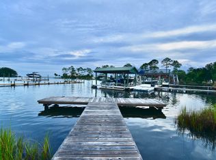 21 Meigs Dr, Shalimar, FL 32579