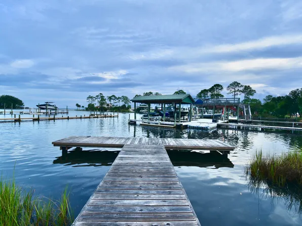 21 Meigs Dr, Shalimar, FL 32579