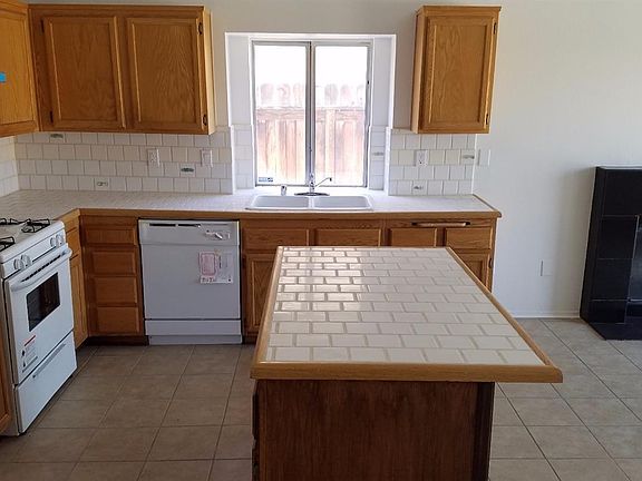 4th image of 15656 Fremont Dr