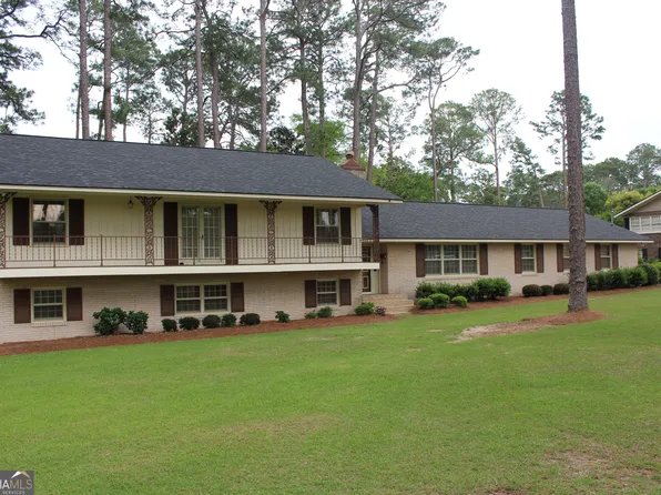 2021 Emory Dr, Tifton, GA 31794