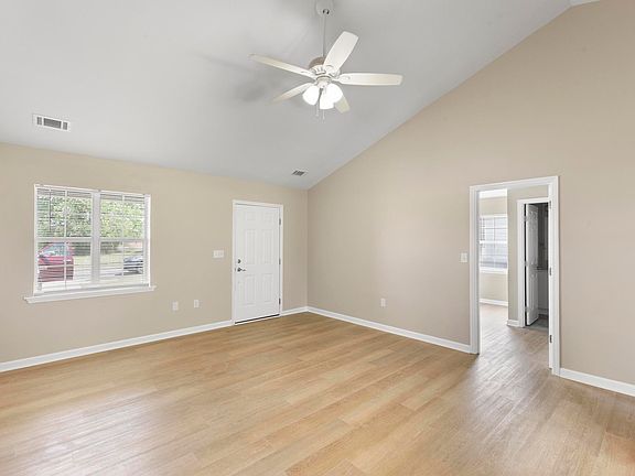 4th image of 649 Carver Ter NE