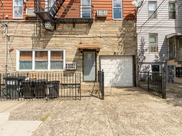 40 Beacon Avenue image 2 of 20