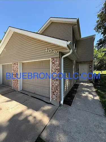 409 NE Churchill St Photo 1