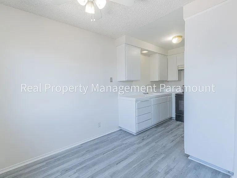 540 W Queen Street — Photo 9
