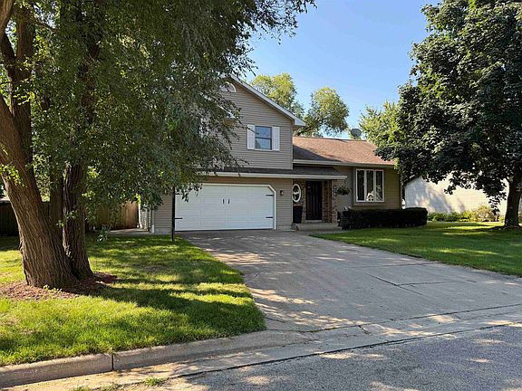 2nd image of 906 Vicki Dr