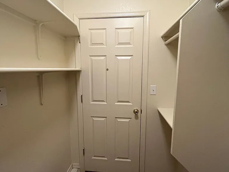 6068 N Peak Cir — Photo 8