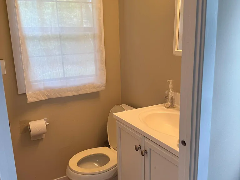Cottage 1/2 bath
