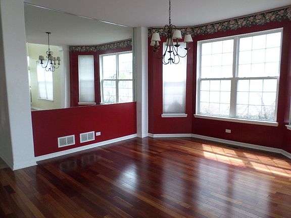 4th image of 260 W Savoy Dr