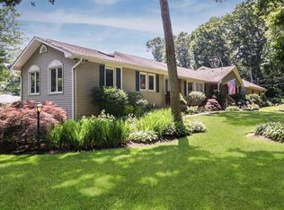 1 Folger Ln, Dix Hills, NY 11746