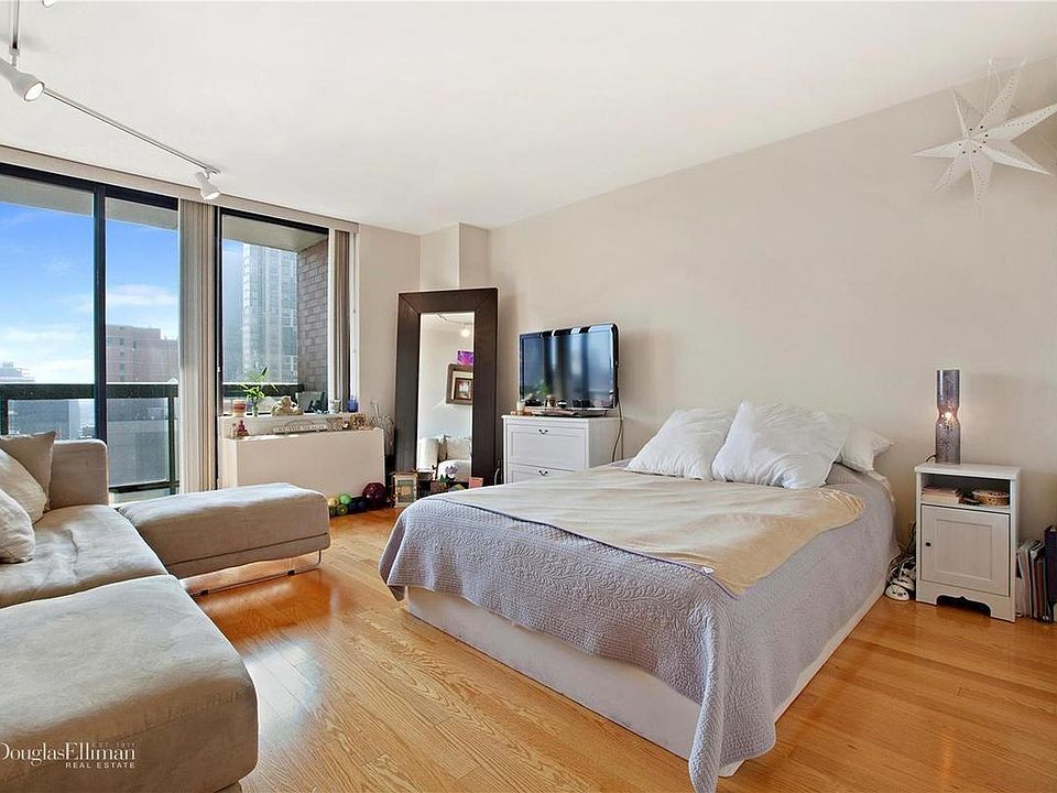 1st image of 300 E 62nd St APT 1605