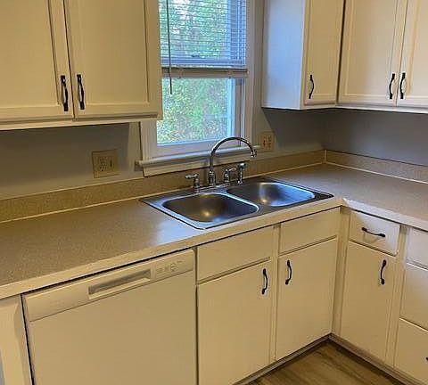 5th image of 209 Beech St APT 24