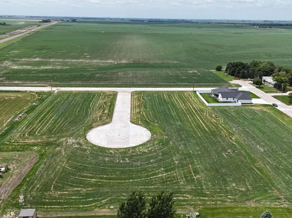 7 Wall Circle Dr, Hampton, NE 68843