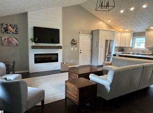 2402 Joseph Dr, Mount Pleasant, MI 48858