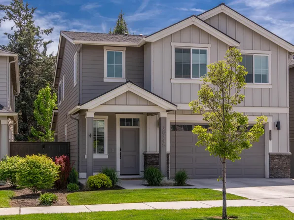 20745 SE Iron Horse Ln, Bend, OR 97702