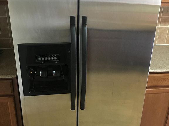 Spacious fridge with ice and water in the door