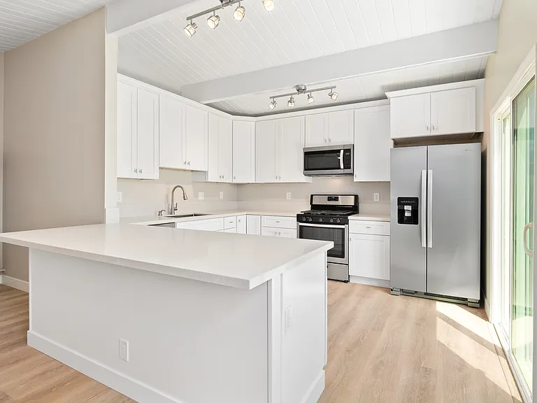 4020 Fond Du Lac Ave — Photo 3