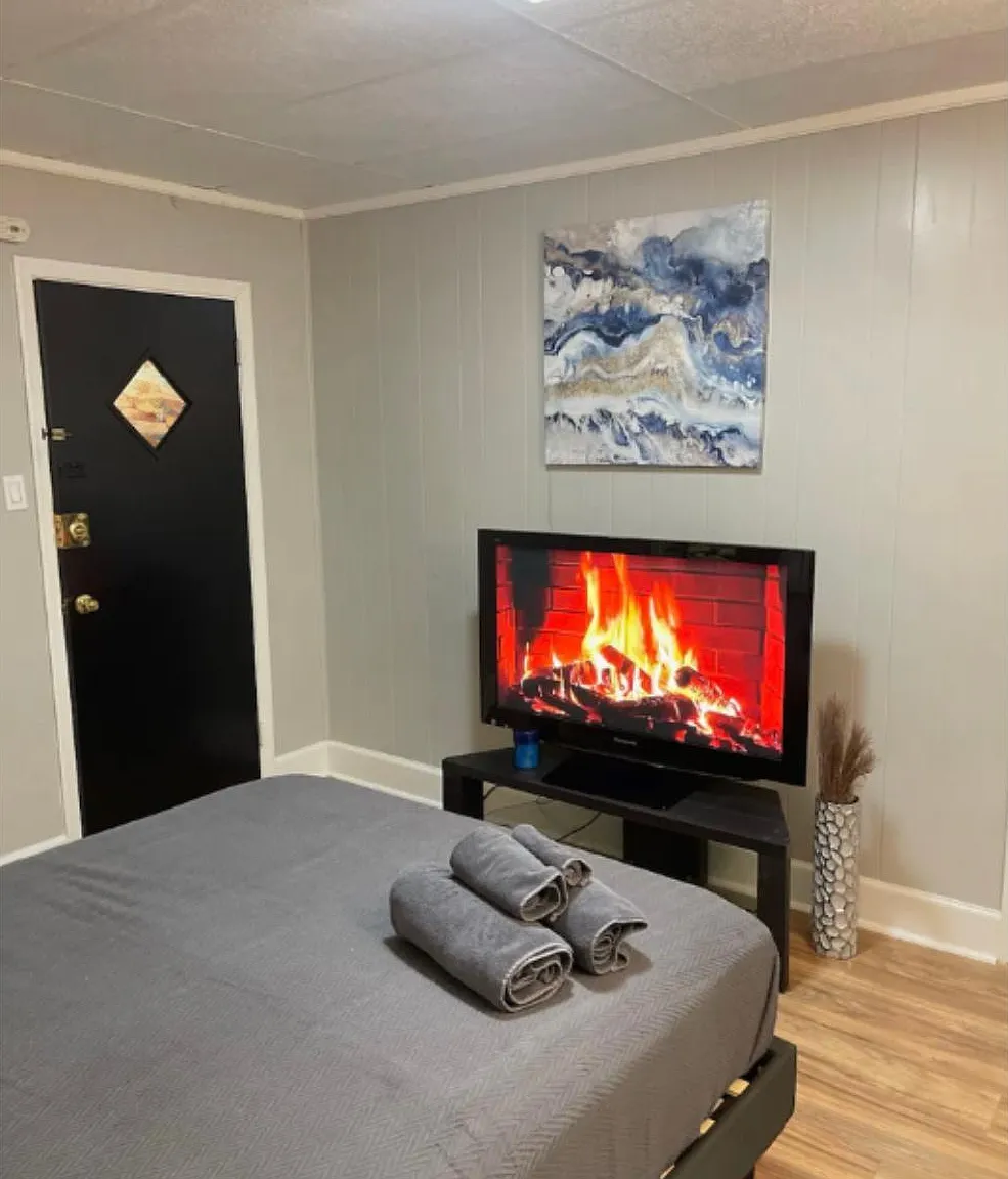 44 S Morton Ave — Photo 1