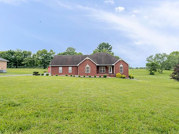 3rd image of 104 Redbud Dr