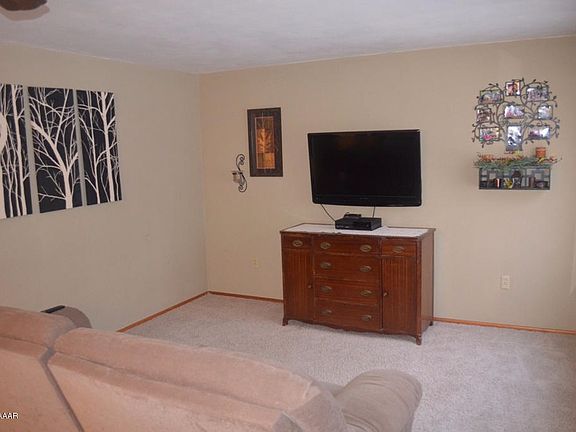 4th image of 249 Drury Ave