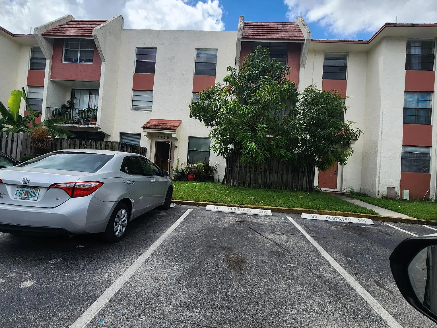 1 bed, 550 sqft, $1,300 — Photo 2
