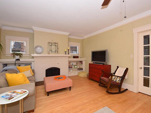 2nd image of 1815 E Lake Bluff Blvd