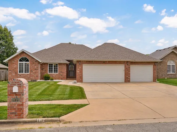 1812 W Village Lane, Springfield, MO 65807