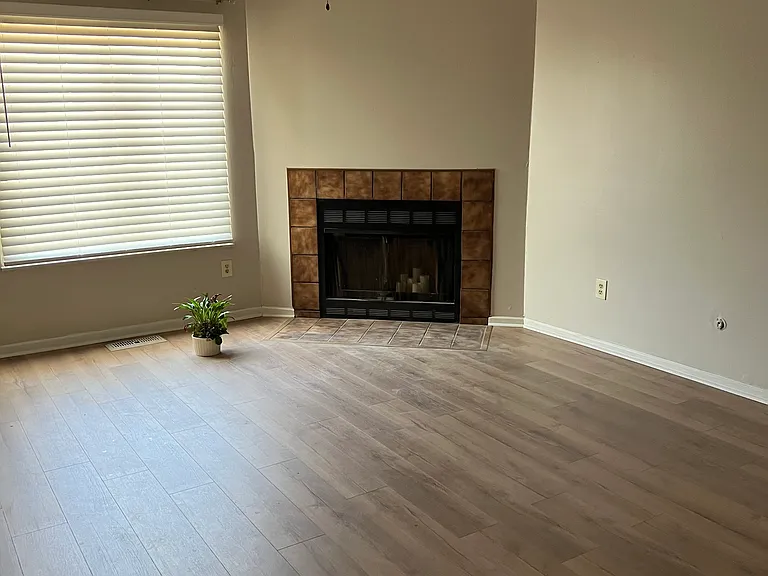 3433 Spanish Villa Dr — Photo 4