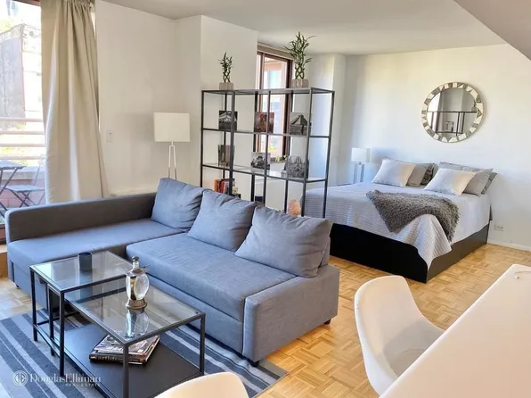 393 W 49th St APT 5U, New York, NY 10019