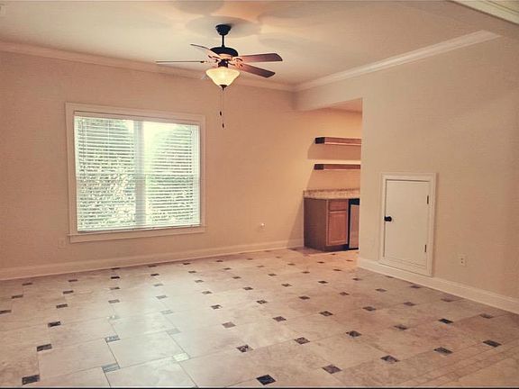 5th image of 2584 Highland Ave SE