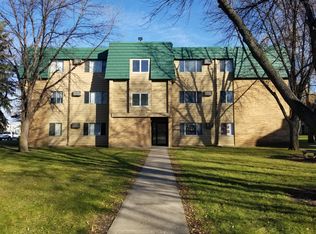516 N 48th St, Grand Forks, ND 58203