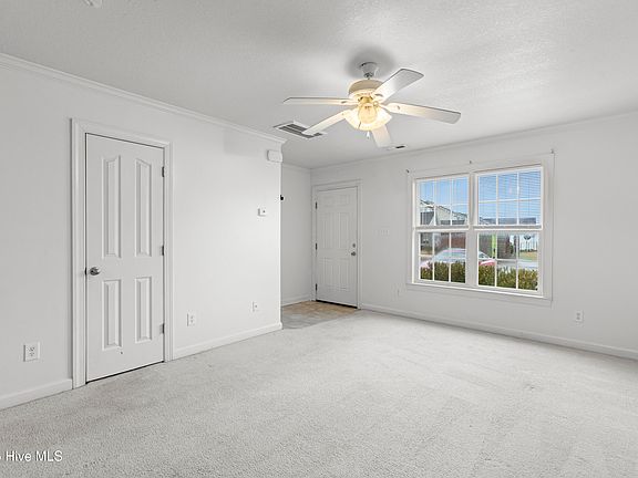 4th image of 210 Springwood Dr