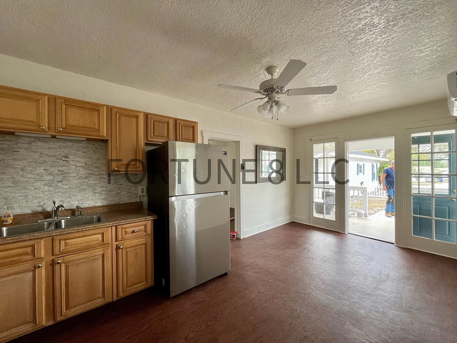 Cute Studio Home with Laundry Hookups — Photo 2