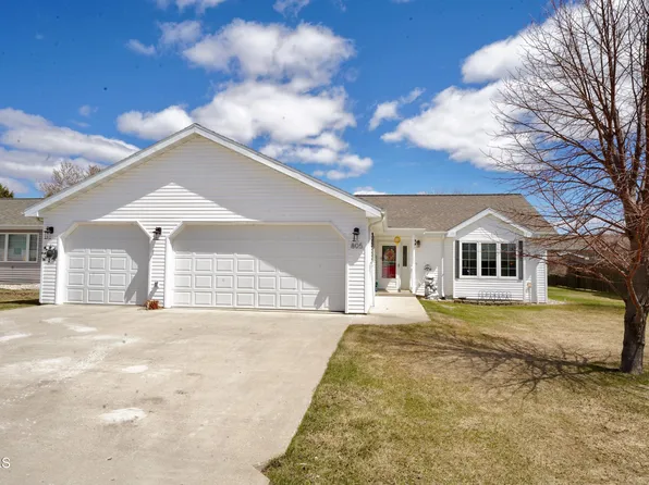 805 13th Ave SW, Jamestown, ND 58401