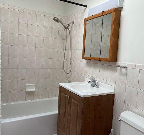 5th image of 5817 California St