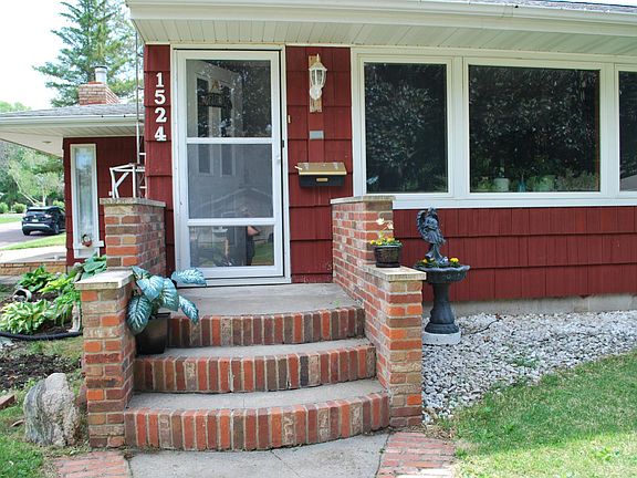 2nd image of 1524 N Park St