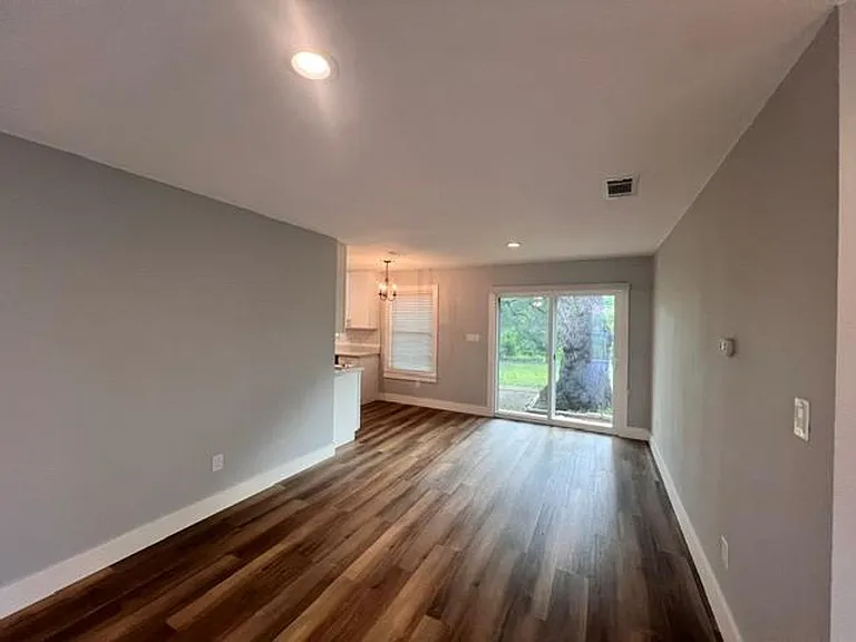 200 Deen Ave — Photo 3