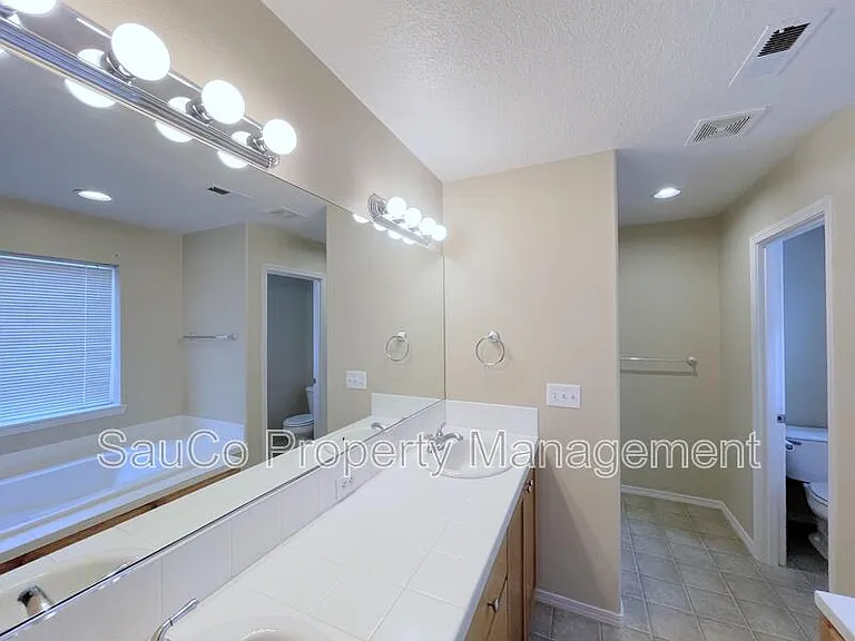 1146 SE Westerland St — Photo 11