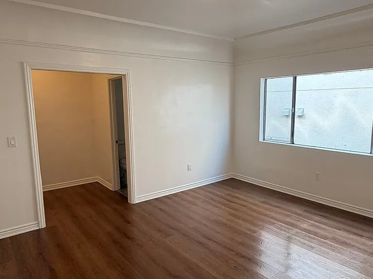 2420 Michigan Ave #208 — Photo 7