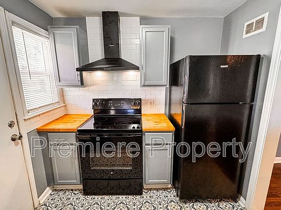 5th image of 7615 Wyandotte St