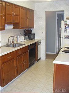 5th image of 16-7 Foxwood Dr