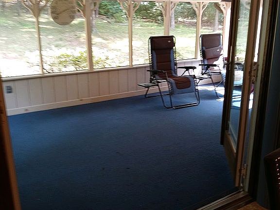 5th image of 1076 N Hill Dr