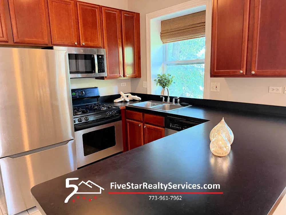 2 bed, 900 sqft, $1,800 — Photo 4