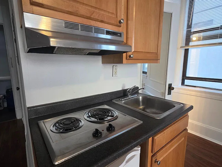 1324 Locust St #412 — Photo 11