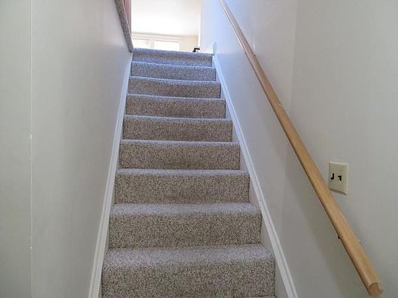 4th image of 17 Schriever Ln