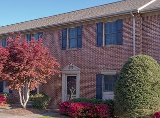 24 Oak Leaf Cir, Johnson City, TN 37601