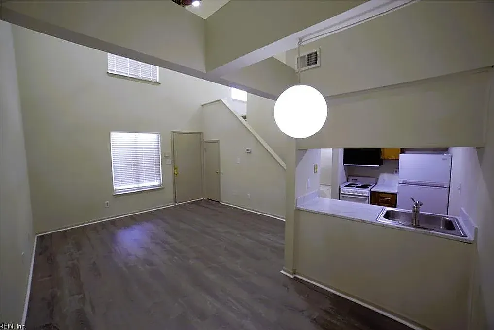 2 bed, 864 sqft, $1,600 — Photo 1