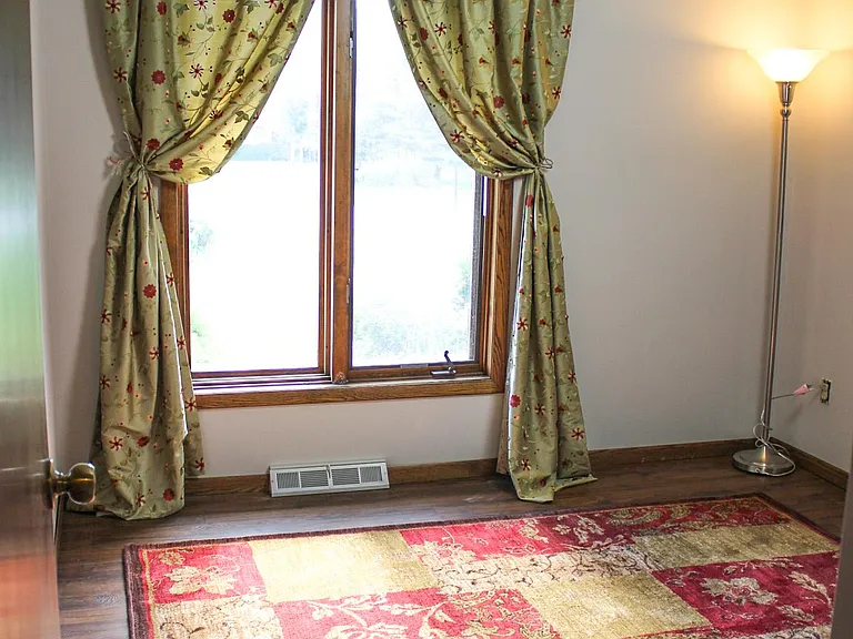 W225N2588 Alderwood Ln — Photo 13