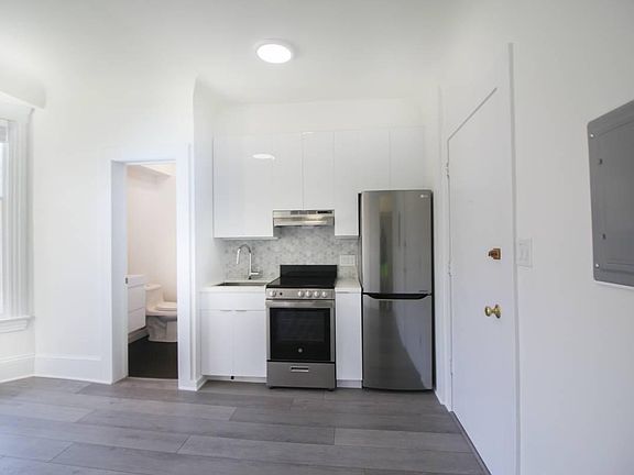 2nd image of 720 Jones St #26