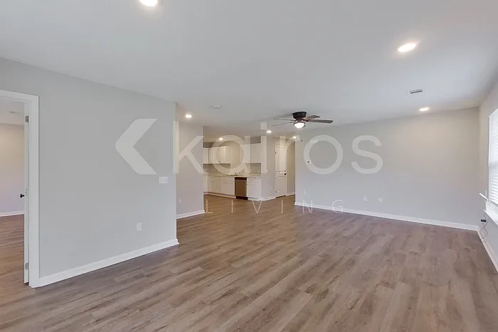 122 Cottage Grove Rd — Photo 3