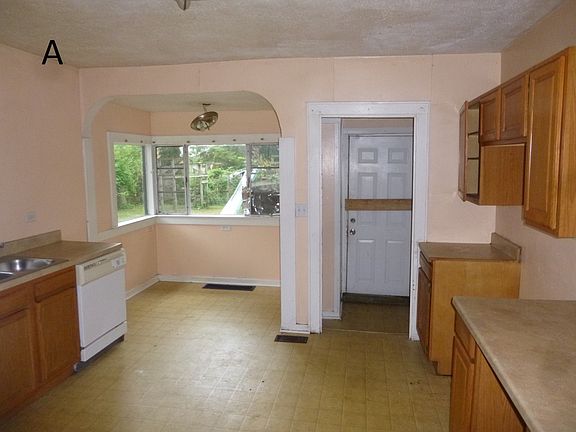3rd image of 1874 Elwood St